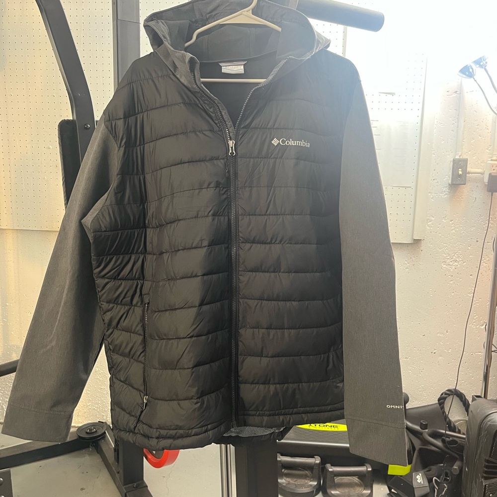Men’s Columbia jacket with hood